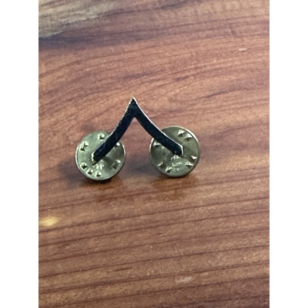 D-30 GI‎ Army Rank Single Black Chevron Private First Class Lapel Pin